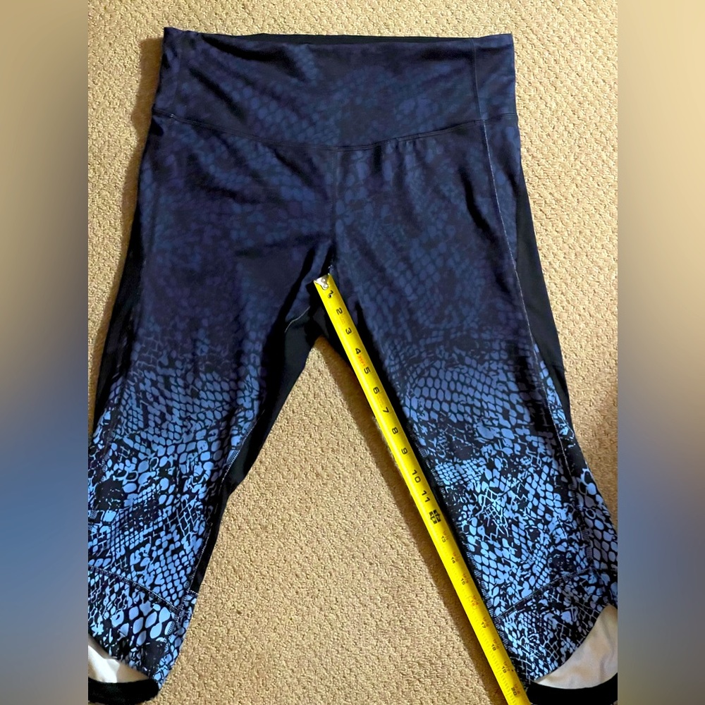 XL women’s Workout Capris mid-calf.
